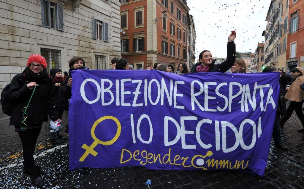 Diritto all'aborto, a che punto siamo in Italia